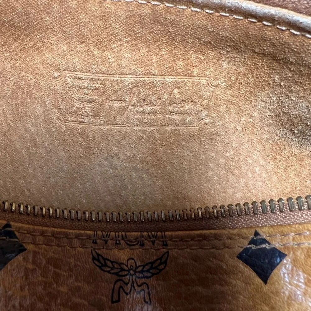 MCM Visetos round barrel tootsie roll style - Picture 13 of 14